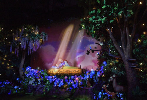Disneyland ligt onder vuur: de prins kust Sneeuwwitje zonder toestemming!